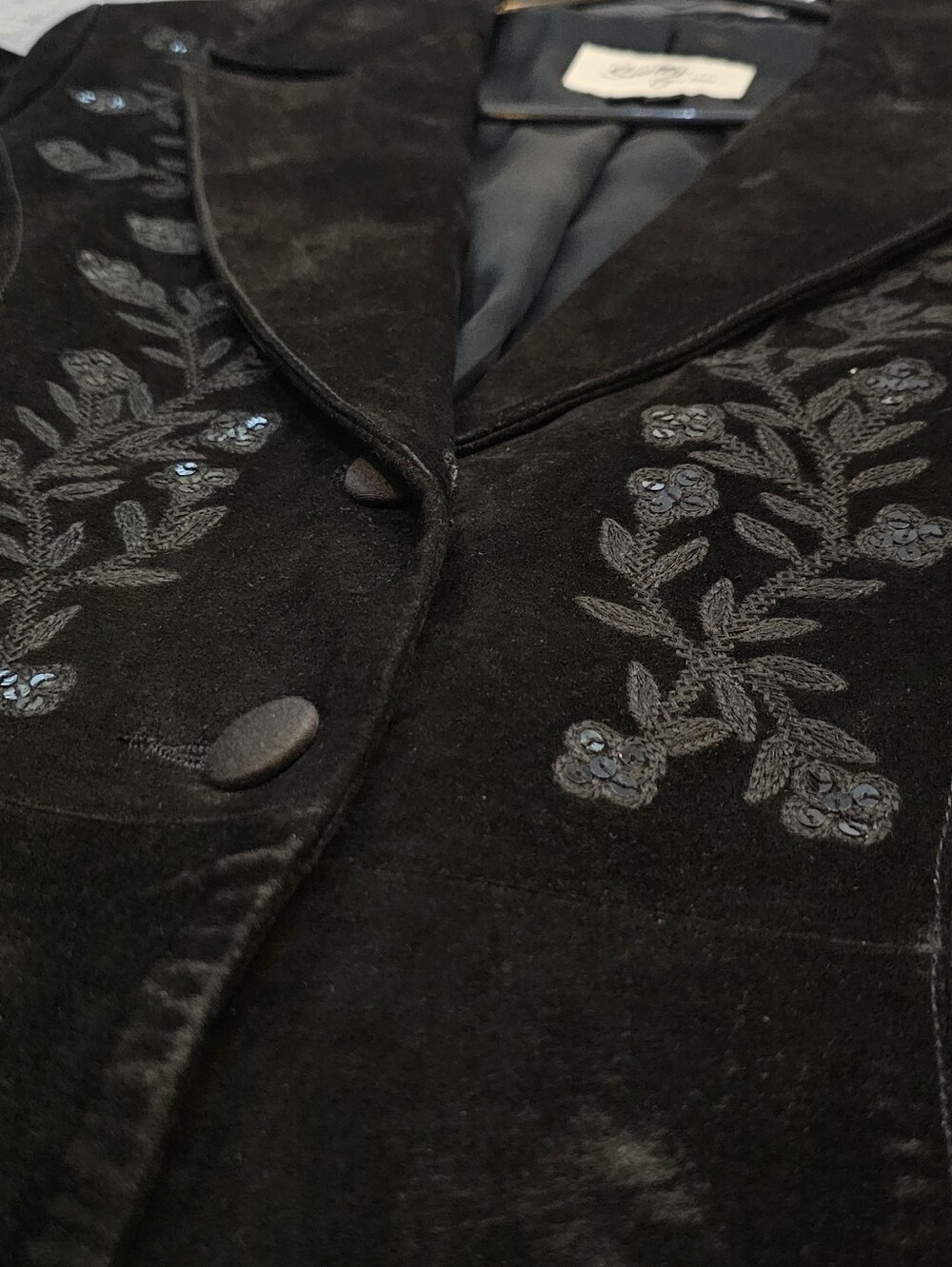 Black SUADE Embroidered Women's Velvet Jacket Size 8 (see video)